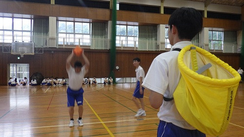 １